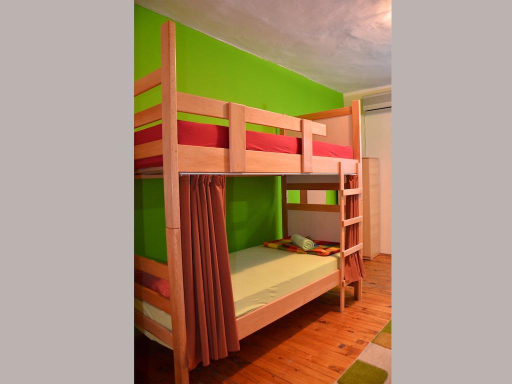 Hostel Kalonis Скопье Экстерьер фото